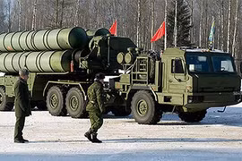 Tổ hợp tên lửa phòng không S-400 Triumph.
