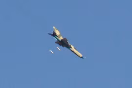 Không quân Syria không kích trên chiến trường