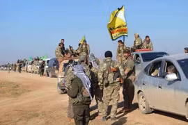 Lực lương dân quân người Kurd trên chiến trường Deir Ezzor. Ảnh Masdar News