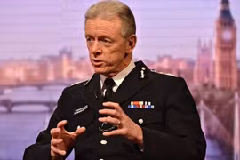 Ủy viên cảnh sát ở Scotland Yard, Sir Bernard Hogan-Howe