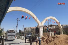 Chiếc xe buýt cuối cùng rời khỏi vùng Qalamoun. Ảnh minh họa Masdar News