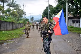 Một nhóm binh sĩ Philippines trong thành phố Marawi