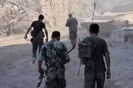 Binh sĩ quân đội Syria trên chiến trường vùng ngoại ô Damascus