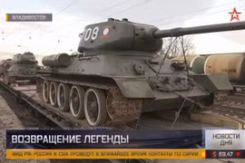 Xe tăng T-34-85 Lào trên ga tàu Vladivostok.