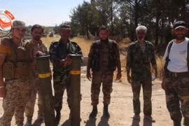 Các binh sĩ Syria thu giữ được 2 đạn tên lửa Mỹ.