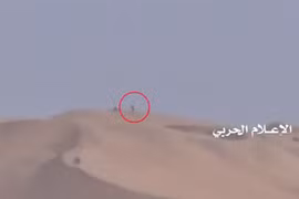 Vụ bắn tỉa trên tầm xa kinh hoàng của xạ thủ Houthi - ảnh video truyền thông Houthi