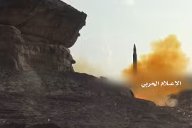 Lực lượng Houthi phóng tên lửa đạn đạo vào Ả rập xê út - ảnh minh họa video truyền thông Houthi