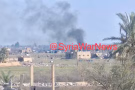 Pháo binh tên lửa, không quân Lực lượng Dân chủ Syria (SDF) và Liên quân Mỹ đánh phá chiến tuyến IS ở Baghouz, Deir Ezzor.