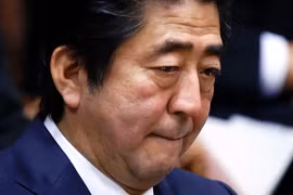 Thủ tướng Abe phát biểu tại Ủy ban Ngân sách Hạ viện ngày 2/2. Ảnh: Reuters