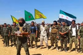 Lực lượng Dân chủ Syria SDF bất ngờ tấn công Quân đội Syria tự do FSA