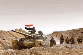 Dưới hỏa lực Nga - Bộ binh, xe tăng Syria giành từng mét đất từ tay khủng bố