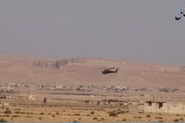 Trực thăng tấn công Mi-28N trên chiến trường Palmyra - ảnh video trang Amaq của IS