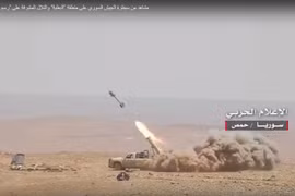 Xe bán tải phóng tên lửa tự chế của quân đội Syria