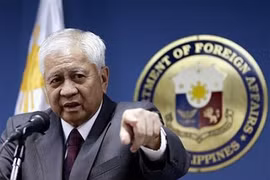 Ngoại trưởng Philippines Albert del Rosario 