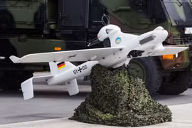 EMT LUNA X-2000 UAV của Đức (số hiệu 91 02) tại triển lãm ILA Berlin Air Show 2016. Ảnh: Julian Herzog.