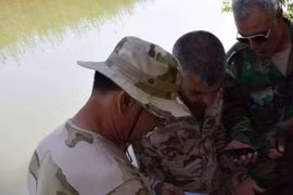 Các đơn vị quân đội Syria tổ chức vượt sông Euphrates - ảnh truyền thông quân đội Syria