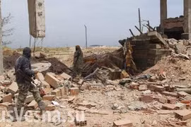 IS nã tên lửa “tặng quà cho người Nga” ở Latakia