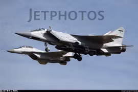 Ảnh máy bay tiêm kích tầm xa MiG-31D mang tên lửa chống vệ tinh trên tài khoản Twitter Ivan O'Gilvi.