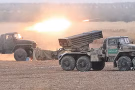 Clip cận cảnh quân đội Syria tấn công Aleppo