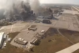Giao tranh ác liệt giữa lực lượng ly khai và quân chính phủ Ukraina tại sân bay Donetsk
