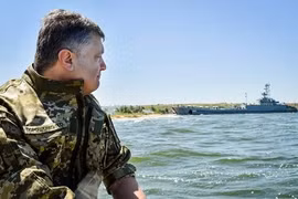 Tổng thống Putin thăm Crimes khiến ồng Poroshenko choáng váng