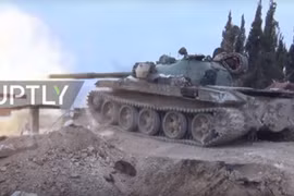 Xe tăng quân đội Syria tiến công trên chiến trường Đông Ghouta