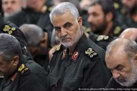 Thiếu tướng Qassem Soleimani, tư lệnh trường lực lượng Vệ binh Cách mạng Hồi giáo Iran sẽ chỉ huy chiến dịch tấn công trên sa mạc tỉnh Homs - ảnh South Front