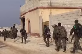 Quân đội Syria đối mặt với nguy cơ đổ vỡ ở Aleppo (Video)