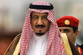 Người kế vị của Quốc vương Abdullah chính là người em cùng cha khác mẹ, Hoàng thái tử Salman bin Abdulaziz, 79 tuổi.