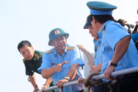 Thiếu tướng Đỗ Minh Tuấn, Phó Tư lệnh Quân chủng Phòng không – Không quân, chỉ đạo công tác tìm kiếm hai chiếc máy bay. Ảnh:Hoàng Trường