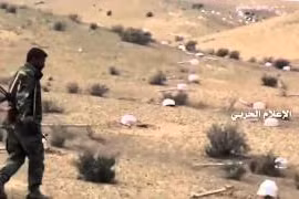 Video: Các binh sĩ công binh Syria tháo gỡ hàng nghìn quả mìn của IS trên sa mạc