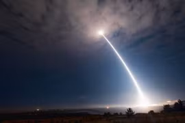 Vụ phóng tên lửa ICBM xuyên lục địa của Mỹ cảnh báo Bắc Triều Tiên - ảnh AP