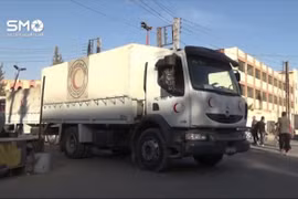 Hàng viện trợ nhân đạo chính quyền Syria đến Douma