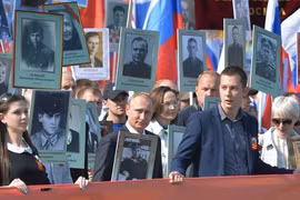 Tổng thống V.Putin tham gia đoàn diễu hành “Trung đoàn Bất tử“