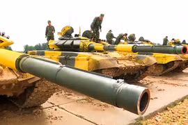 Đội xe tăng Việt Nam tham gia huấn luyện băn ở thao trường Alabino gần Moscow. Ảnh video TVZvezda