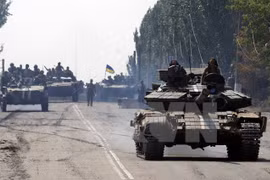 Xe tăng quân đội Ukraine tiến vào thành phố Kramatorsk, miền Đông Ukraine. (Nguồn: AFP/TTXVN)
