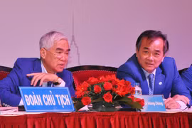 Chủ tịch Lê Hùng Dũng và Phó chủ tịch thường trực Hà Thanh Hùng. Ảnh: Lệ Chi.