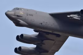 Máy bay ném bom rải thảm Mỹ B-52 không kích ở Syria