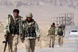 Binh sĩ quân đội Syria tiến hành cuộc tấn công vào khu mỏ khí gas Al-Hayl, sa mạc Palmyra