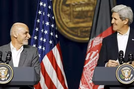 Tổng thống Afghanistan Ashraf Ghani và Ngoại trưởng Mỹ John Kerry trong cuộc họp tại Camp David, bang Maryland. Ảnh: Washingtonpost.
