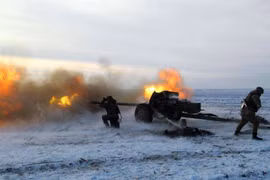 Pháo binh Ukraine pháo kích vào vùng Lugansk