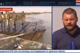 Lực lượng công binh Syria thực hiện bắc cầu phao vượt sông Euphrates