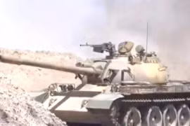 Xe tăng quân đội Syria tiến công vào thị trấn Al-Sukhnah, sa mạc phía đông tỉnh Homs