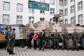 Cả NATO và Mỹ đều tuyên bố về việc tang cường sự hiện diện quân sự tại Đông Âu. Ảnh: Reuters
