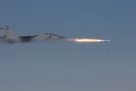 Video: Siêu tiêm kích đánh chặn MiG- 31 tiêu diệt mục tiêu