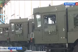 Những xe phóng Iskander đang chuẩn bị xuất xưởng. Ảnh video Volgograd 24