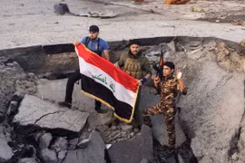 Chùm video chiến sự: Chiến đấu cơ Mỹ tấn công IS, trực thăng Iraq diệt hỏa lực khủng bố