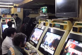 Bay nửa vòng trái đất chỉ để chơi một tựa game “cổ lỗ sĩ”, đây mới là những game thủ đích thực