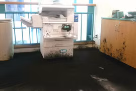 Vết mực tung toé từ máy photocopy không khác gì một vụ nổ kinh hoàng.