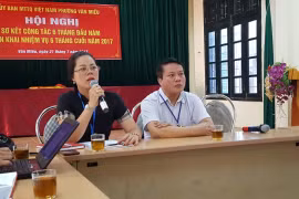 Bà Vũ Mai Khanh, chủ tịch UBND phường Văn Miếu, trong buổi gặp với báo chí sáng 26-7.